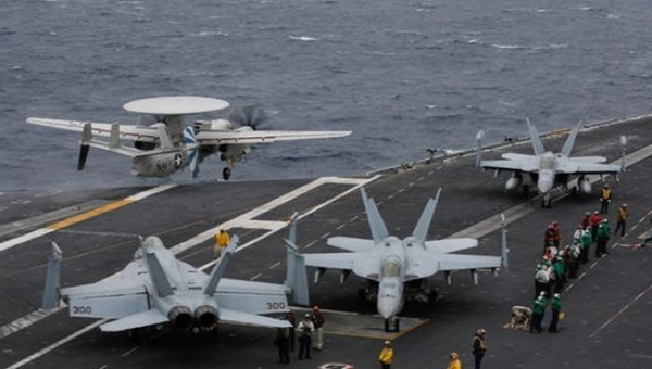 هشدار نافرجام «ناو لینکلن» به ایران /آسیب به ۴ جنگنده اف‌۱۸