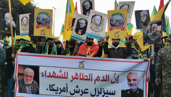 تشییع پیکرهای شهید سلیمانی و شهید المهندس بر روی دوش هزاران عراقی